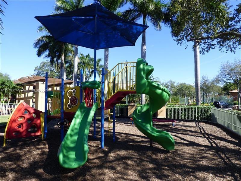 VILLAS AT HARBOR ISLES CO - Residential Lease