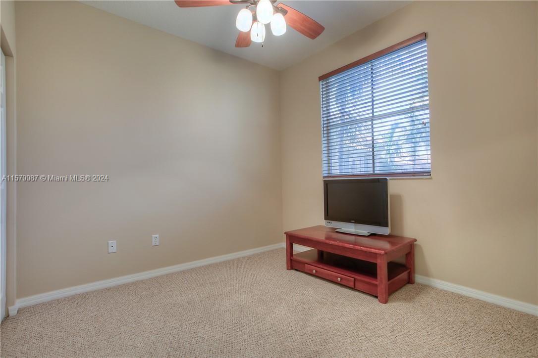 VILLAS AT HARBOR ISLES CO - Residential Lease