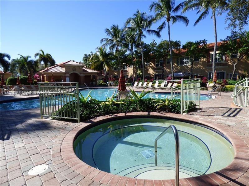 VILLAS AT HARBOR ISLES CO - Residential Lease