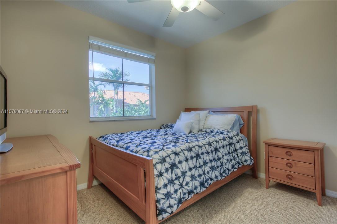 VILLAS AT HARBOR ISLES CO - Residential Lease