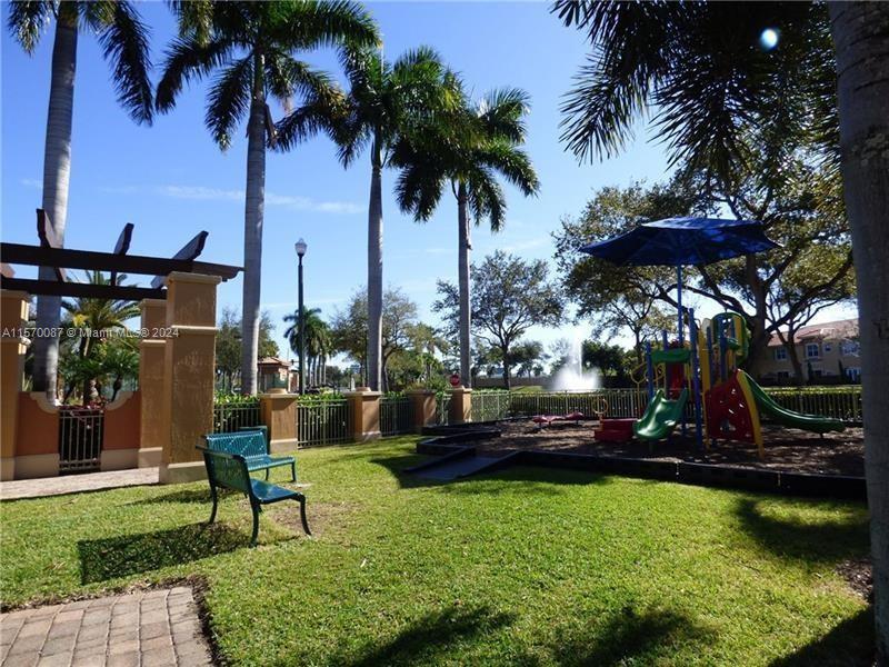 VILLAS AT HARBOR ISLES CO - Residential Lease