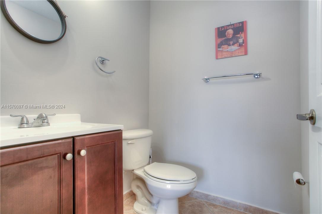 VILLAS AT HARBOR ISLES CO - Residential Lease