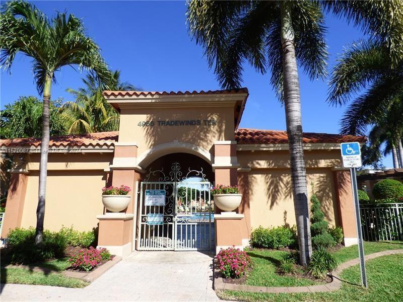 VILLAS AT HARBOR ISLES CO - Residential Lease