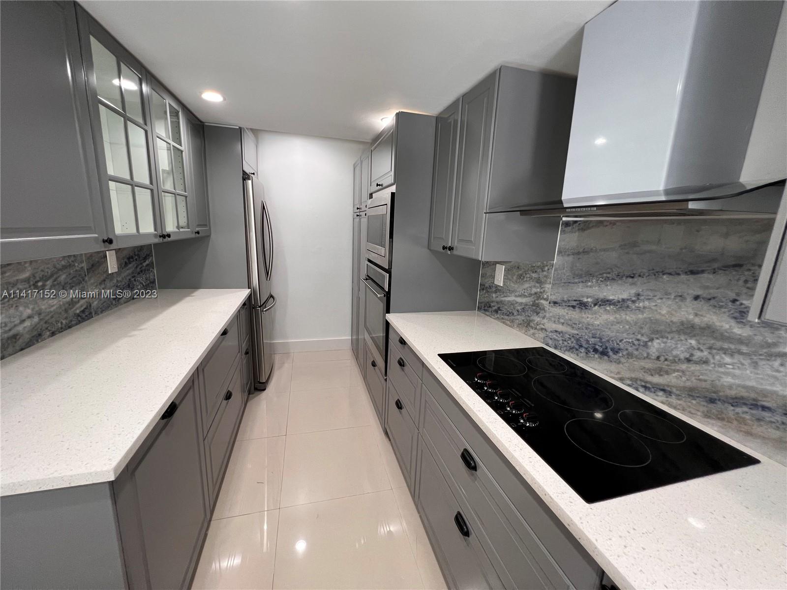 LE CLUB AT KENDALE LAKES - Residential Lease