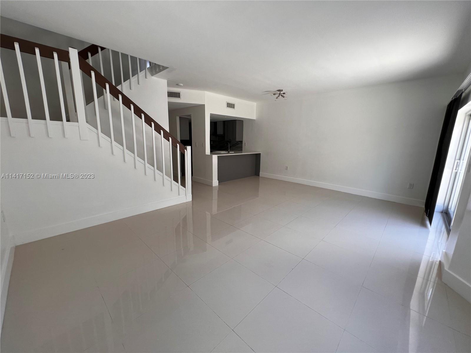 LE CLUB AT KENDALE LAKES - Residential Lease