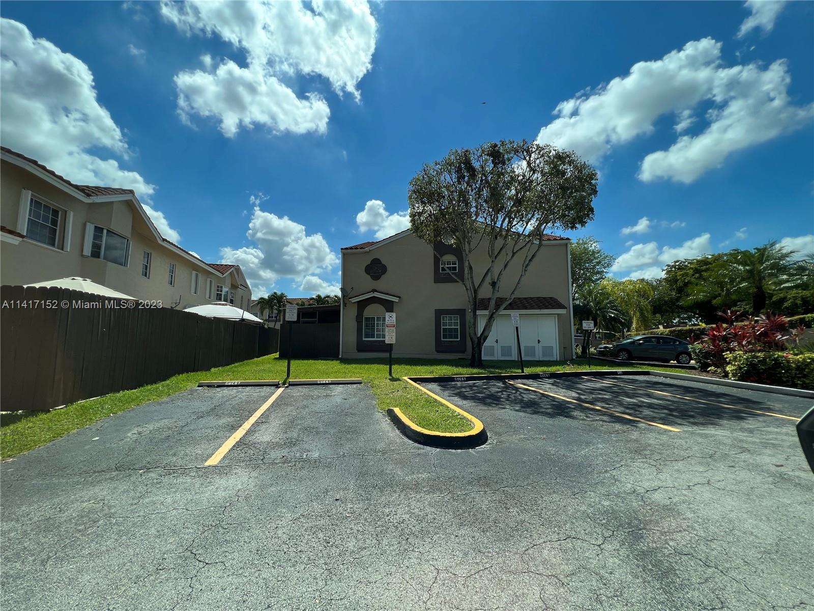 LE CLUB AT KENDALE LAKES - Residential Lease