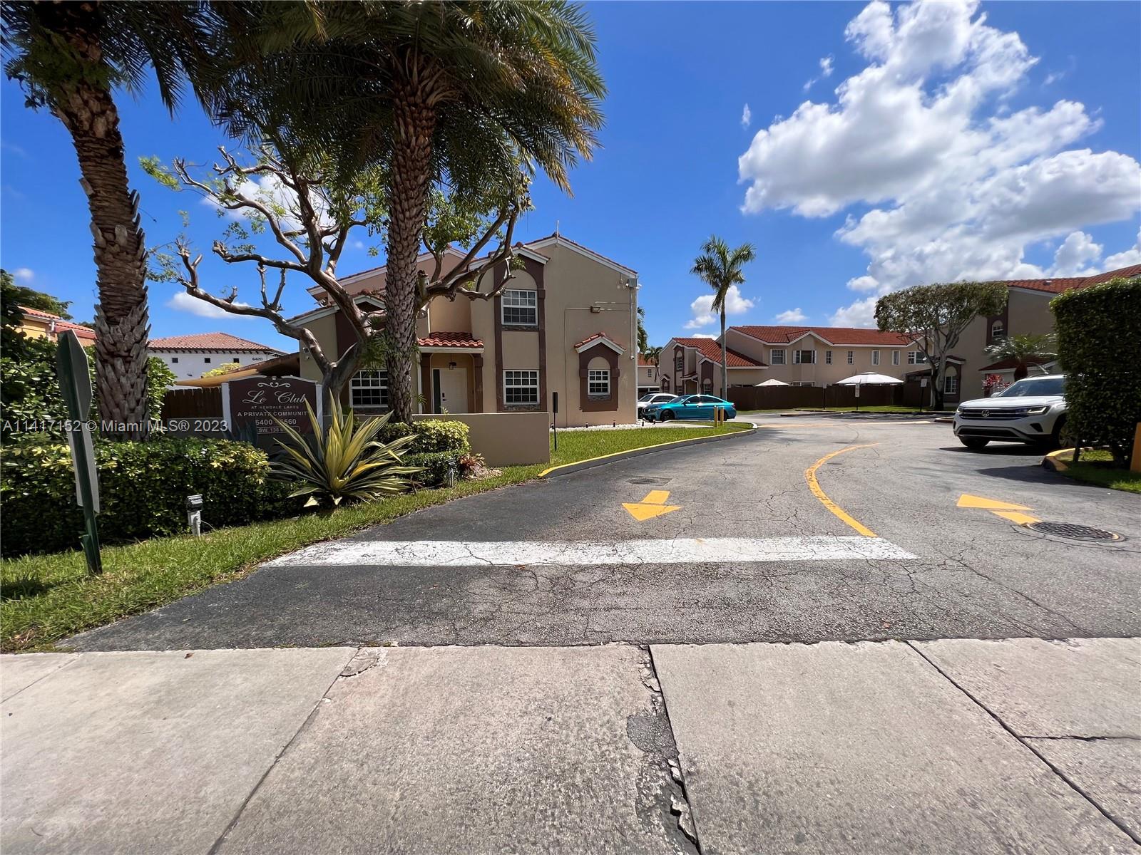 LE CLUB AT KENDALE LAKES - Residential Lease