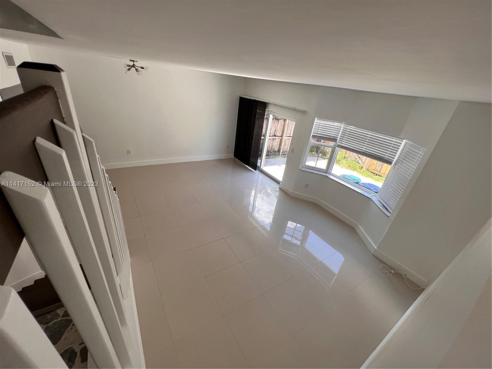 LE CLUB AT KENDALE LAKES - Residential Lease