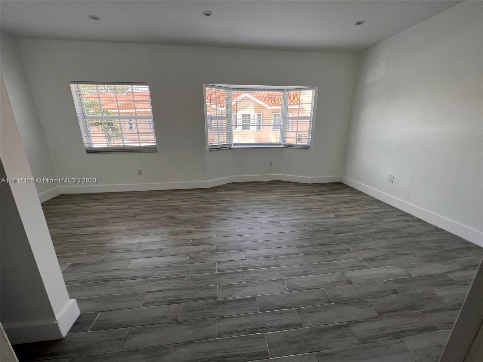 LE CLUB AT KENDALE LAKES - Residential Lease
