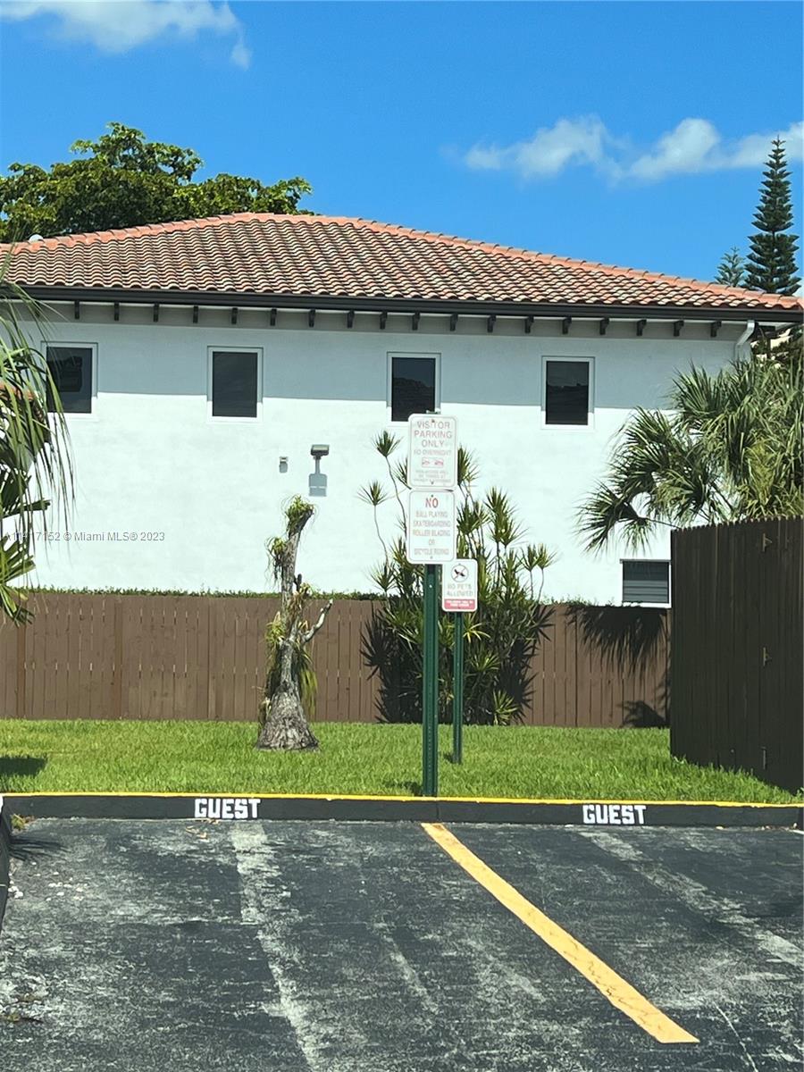 LE CLUB AT KENDALE LAKES - Residential Lease