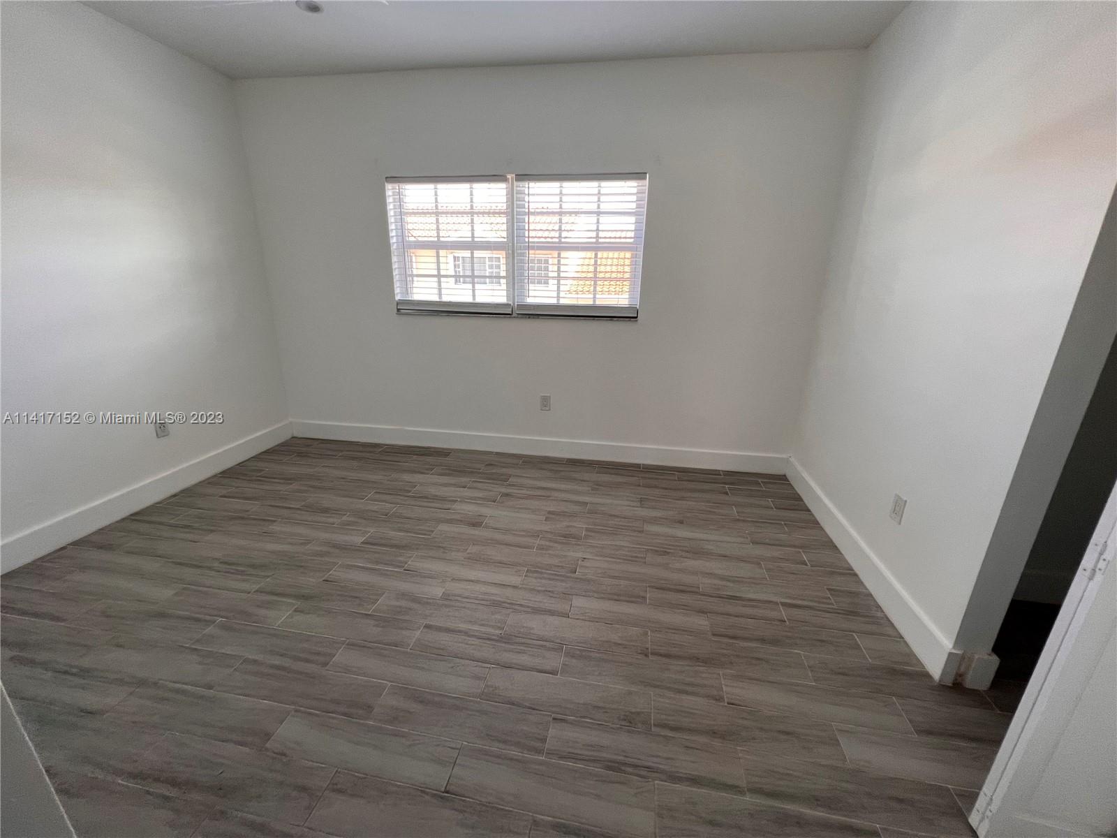 LE CLUB AT KENDALE LAKES - Residential Lease