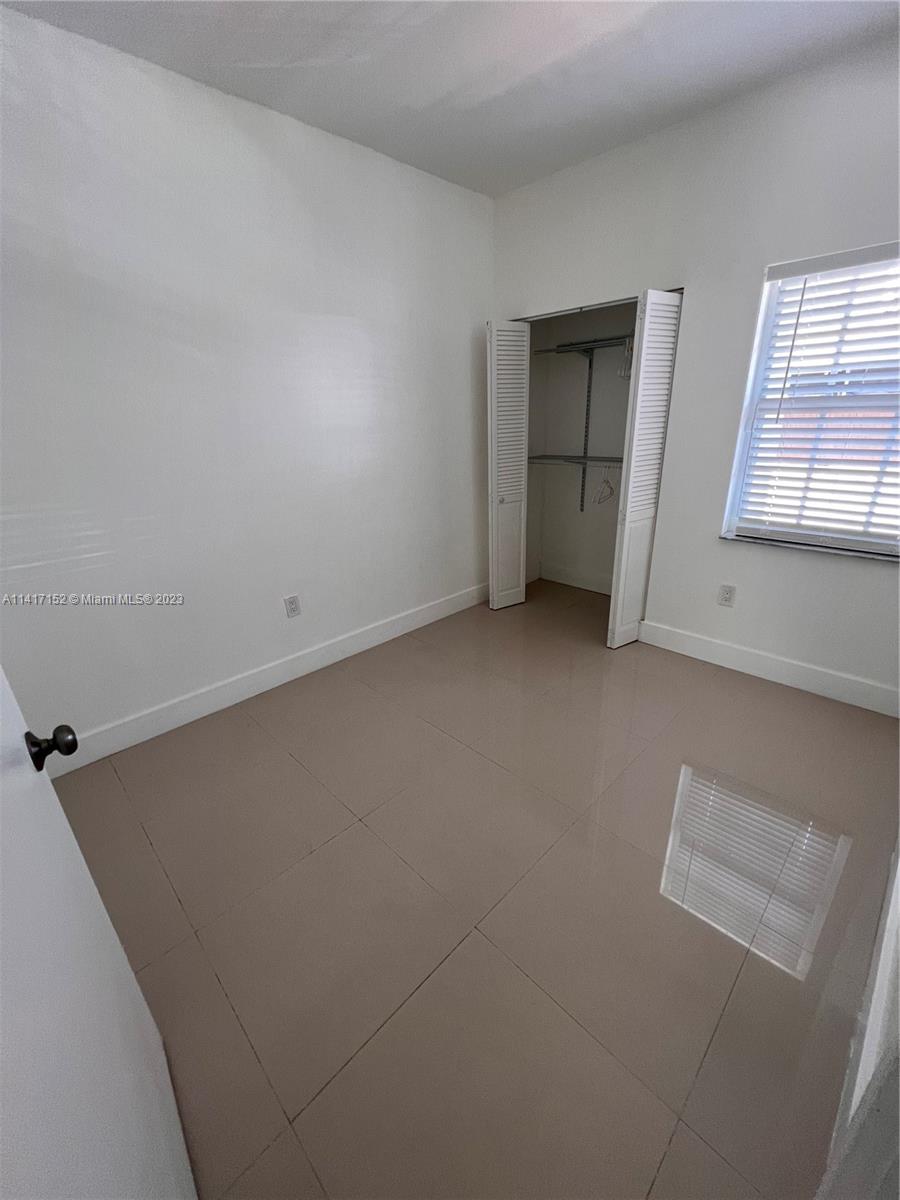 LE CLUB AT KENDALE LAKES - Residential Lease