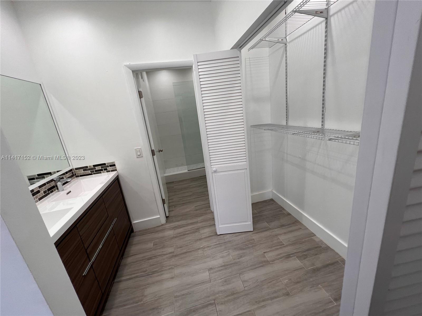LE CLUB AT KENDALE LAKES - Residential Lease