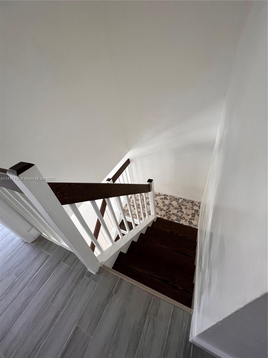 LE CLUB AT KENDALE LAKES - Residential Lease