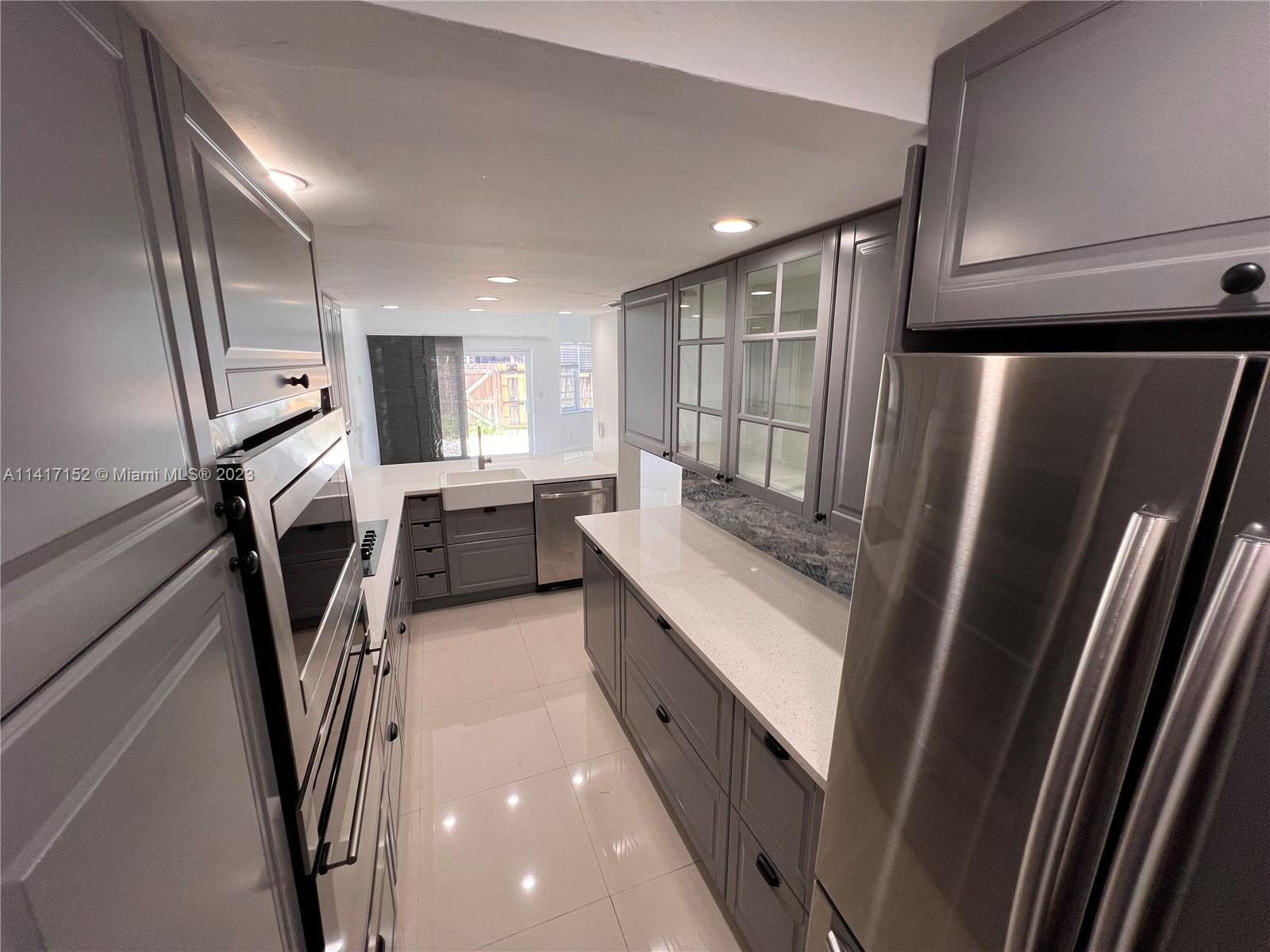 LE CLUB AT KENDALE LAKES - Residential Lease