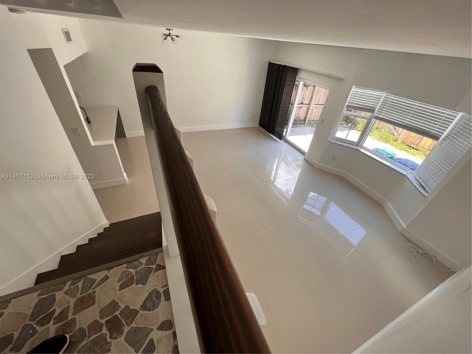 LE CLUB AT KENDALE LAKES - Residential Lease