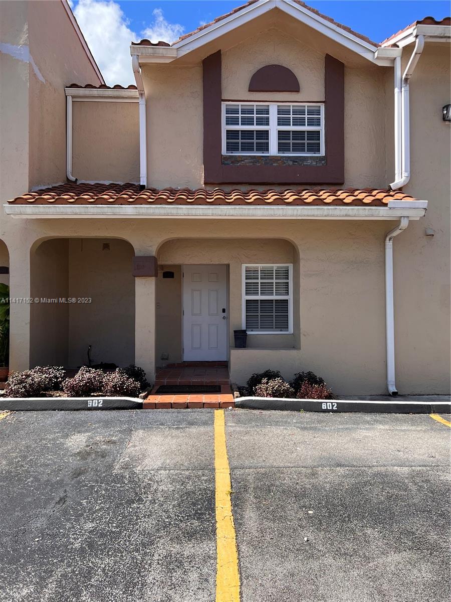 Spacious, newly remodeled townhouse with plenty of room, beautiful three-bedroom, three-bathroom home in a quiet, family-friendly neighborhood that's perfect for golfers and anyone who loves a peaceful, natural setting