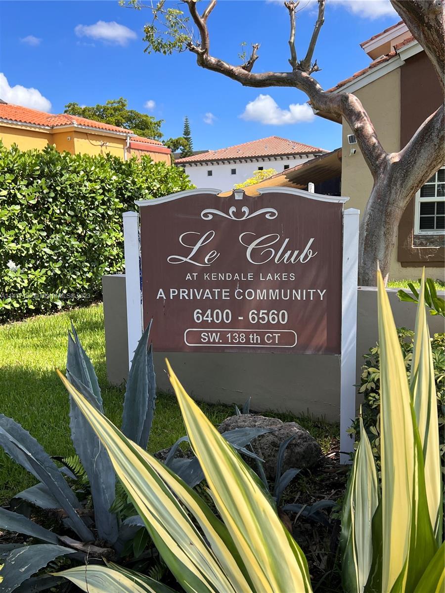LE CLUB AT KENDALE LAKES - Residential Lease