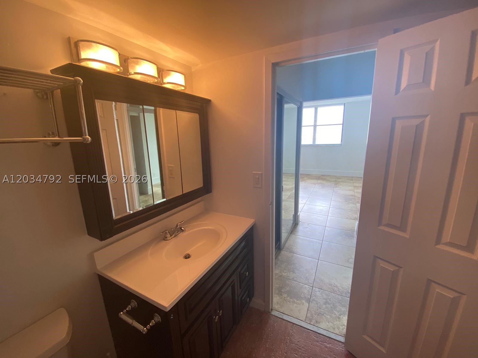 WATERSIDE TOWERS CONDO - Residential