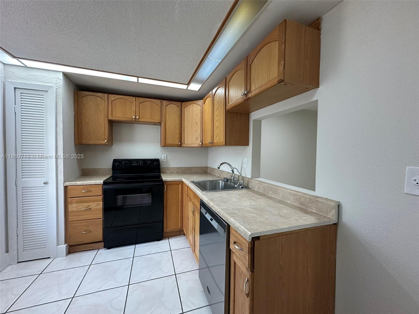 ROLLING GREEN CONDO C - Residential