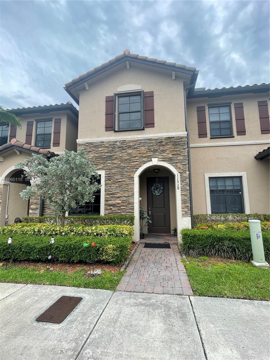 Beautiful 3-Bedroom Townhouse in Coco Palm Estates - Unfurnished.  Stunning two-story townhouse featuring 3 bedrooms and 2.5 bathrooms, located in the highly desirable Coco Palm Estates community. This home offers a perfect combination of comfort, style, and functionality, for people seeking a peaceful and well-maintained neighborhood.
The open layout allows for abundant natural light, creating a bright and inviting environment throughout the home.
Coco Palm Estates is a quiet community, offering exceptional amenities designed to elevate your lifestyle. Residents enjoy beautiful outdoor common areas, a fully equipped gym, spa, and a resort-style pool, perfect for relaxing and enjoying sunny Florida days. Conveniently located near shopping, dining, schools, and major highways.
A wonderful opportunity to live in a serene community while enjoying comfort, convenience, and excellent amenities.