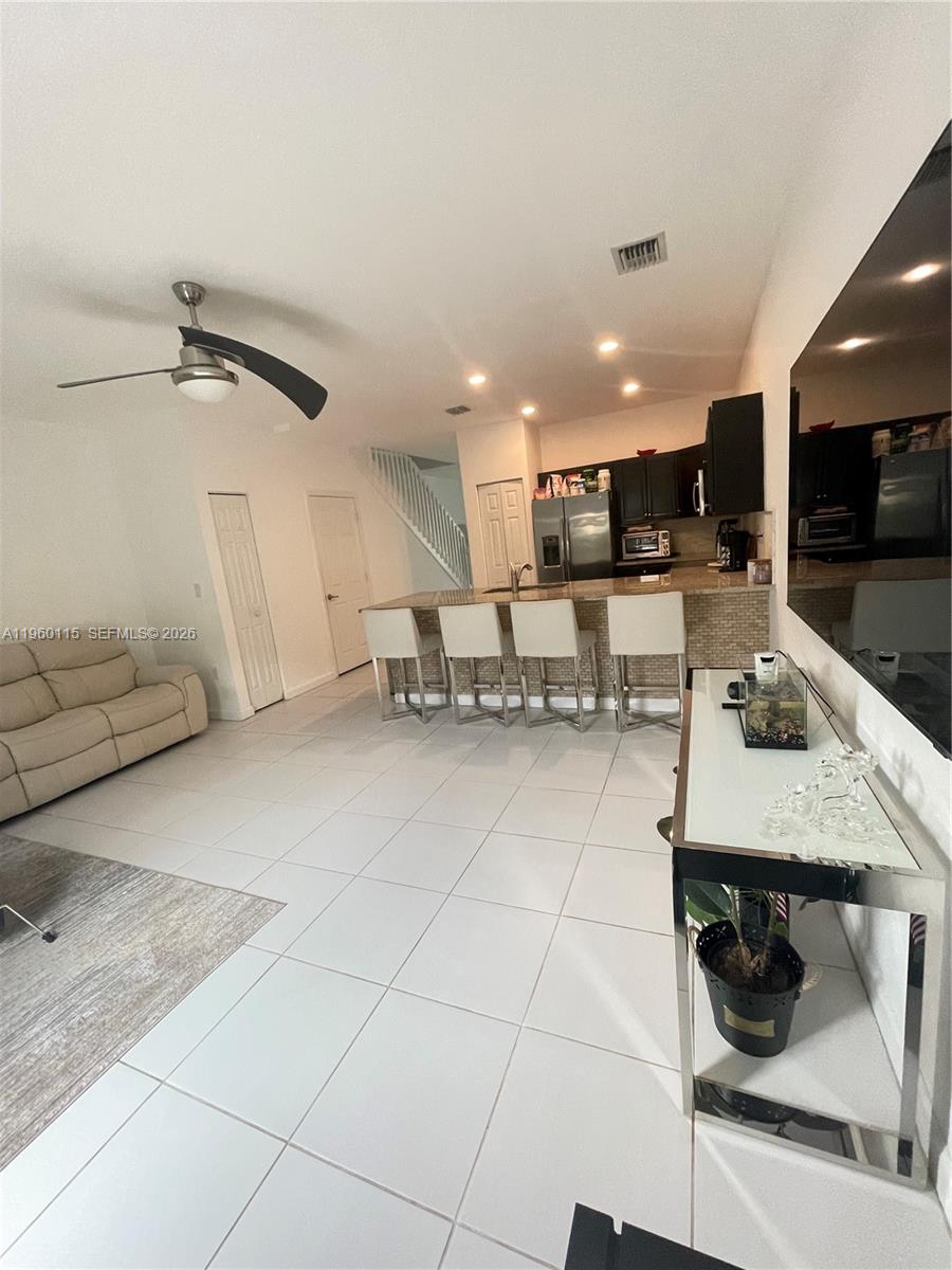 COCO PALM ESTATES - Residential Lease