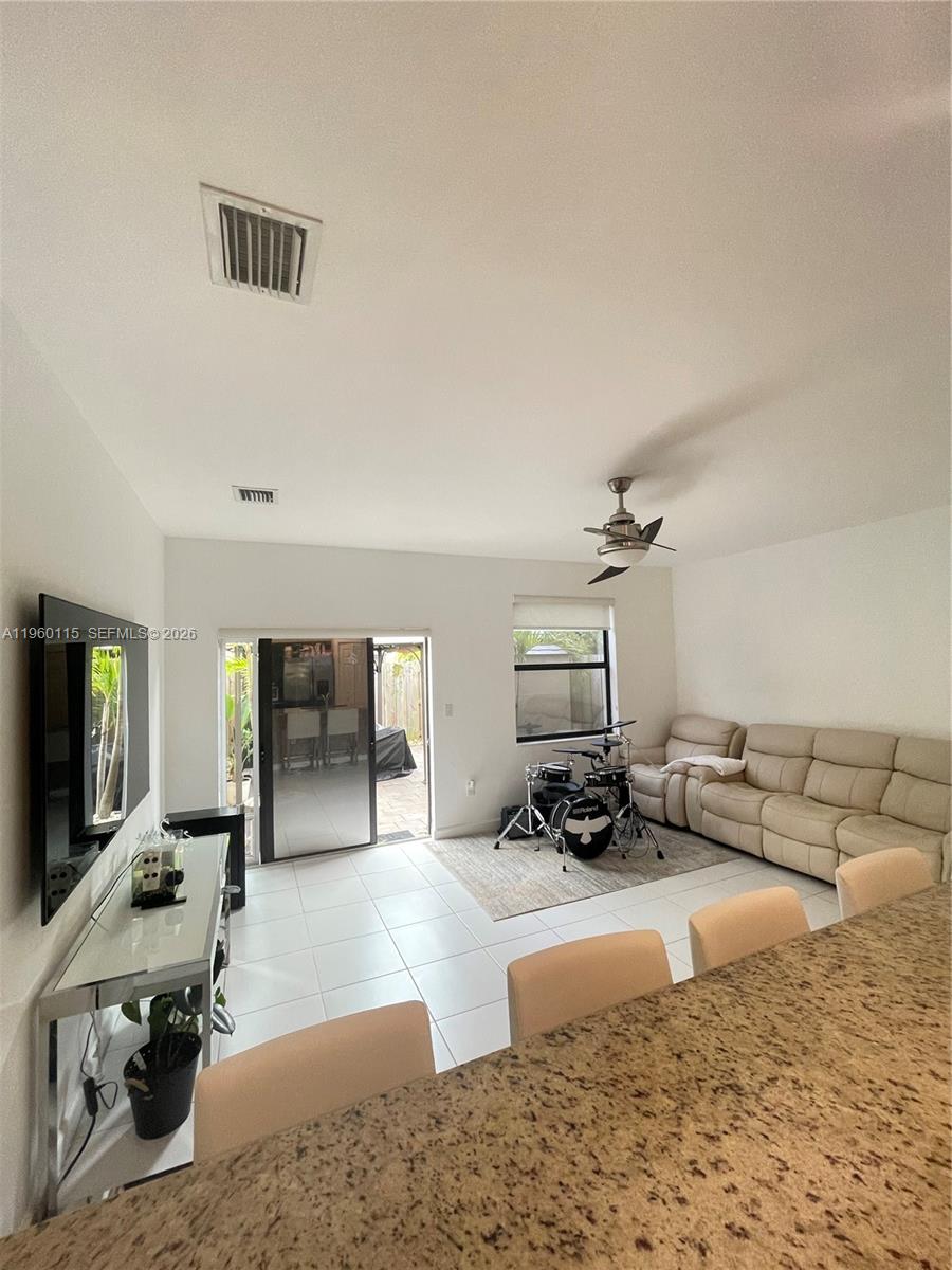 COCO PALM ESTATES - Residential Lease