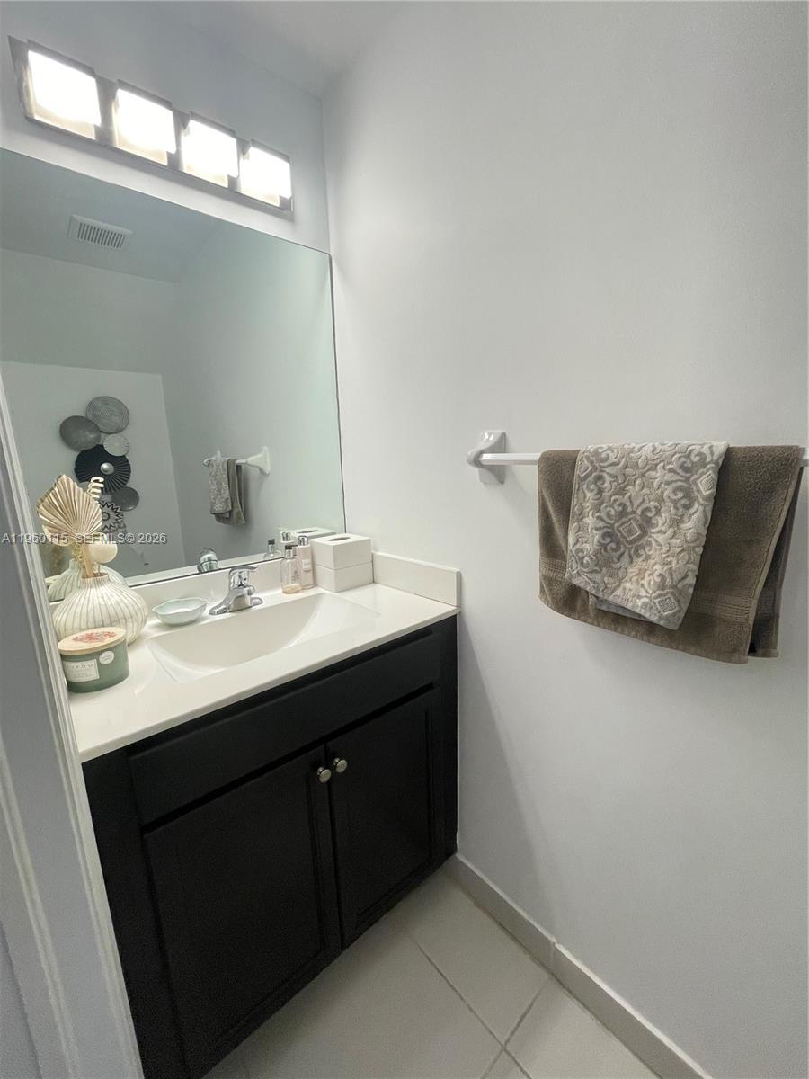 COCO PALM ESTATES - Residential Lease