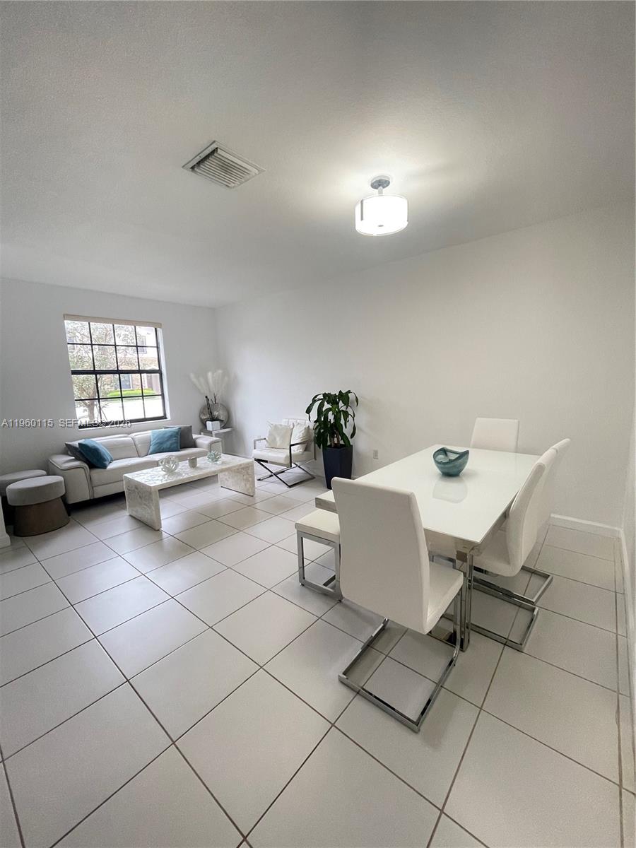 COCO PALM ESTATES - Residential Lease