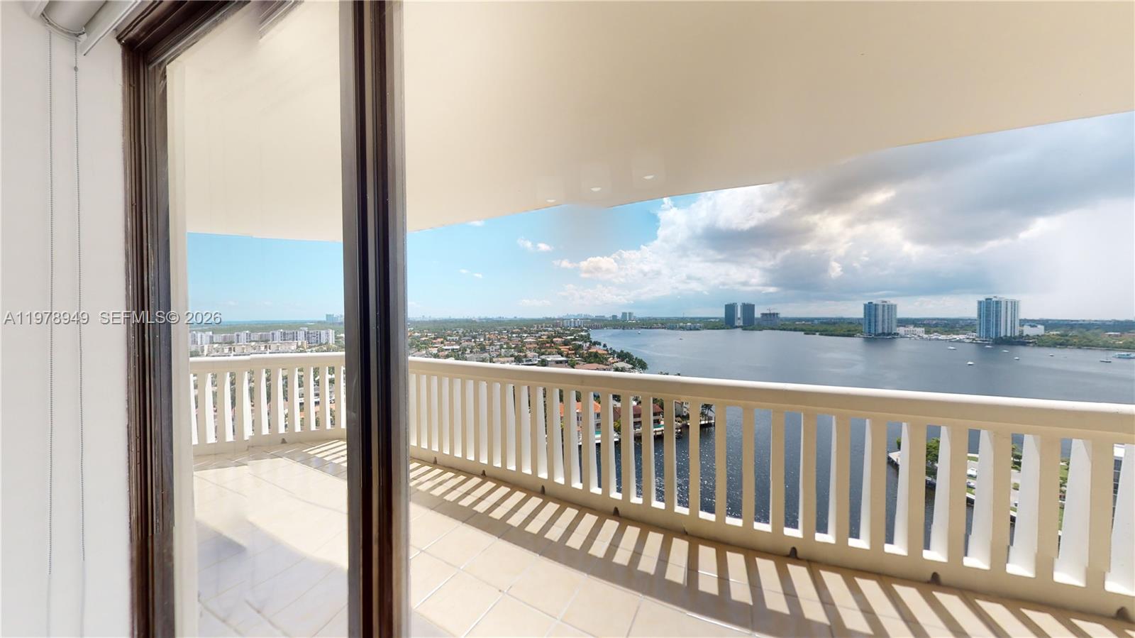 1000 ISL BLVD WILLIAMS IS - Residential