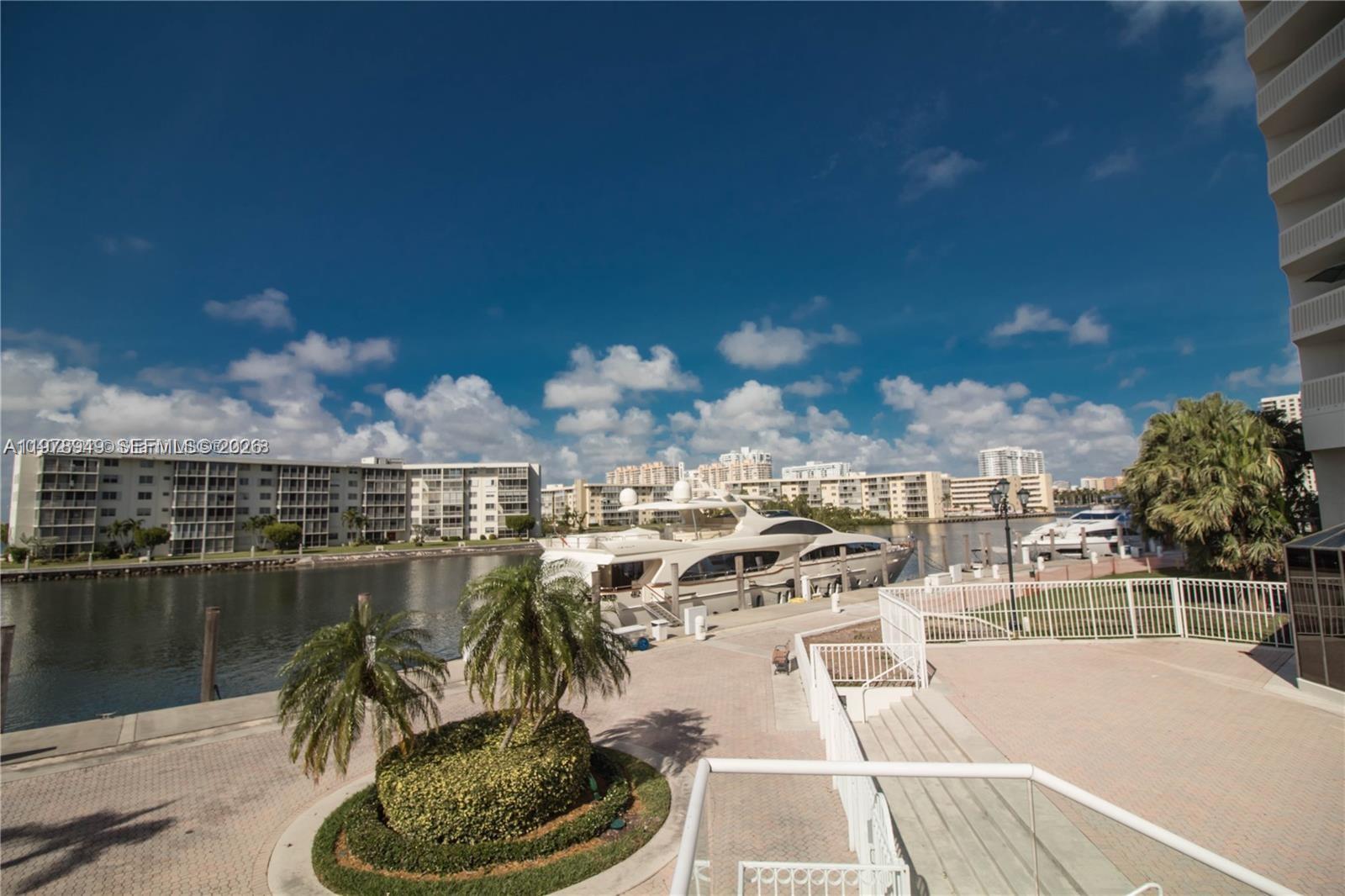 1000 ISL BLVD WILLIAMS IS - Residential
