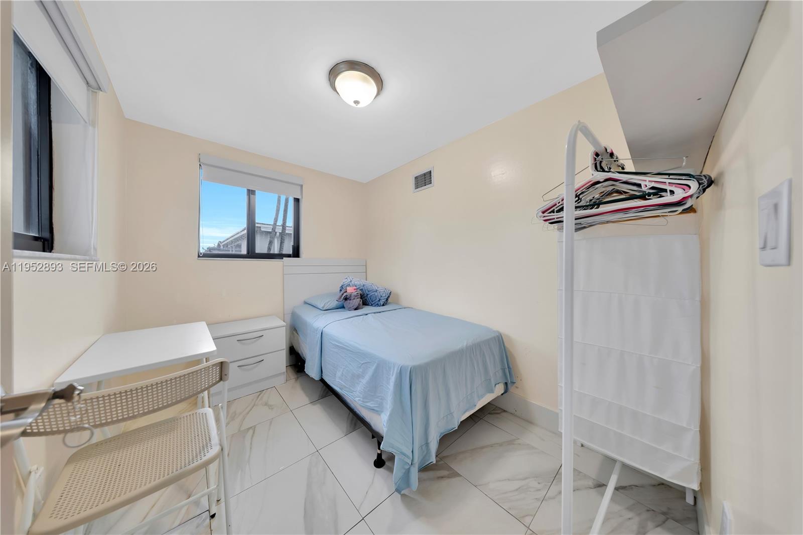 6TH ADDN TO HIALEAH - Residential Income