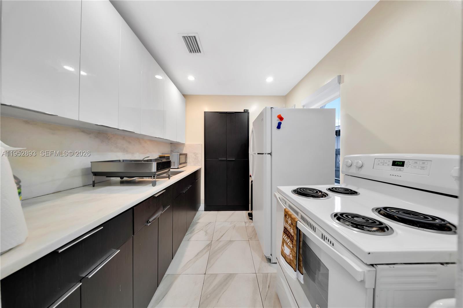 6TH ADDN TO HIALEAH - Residential Income