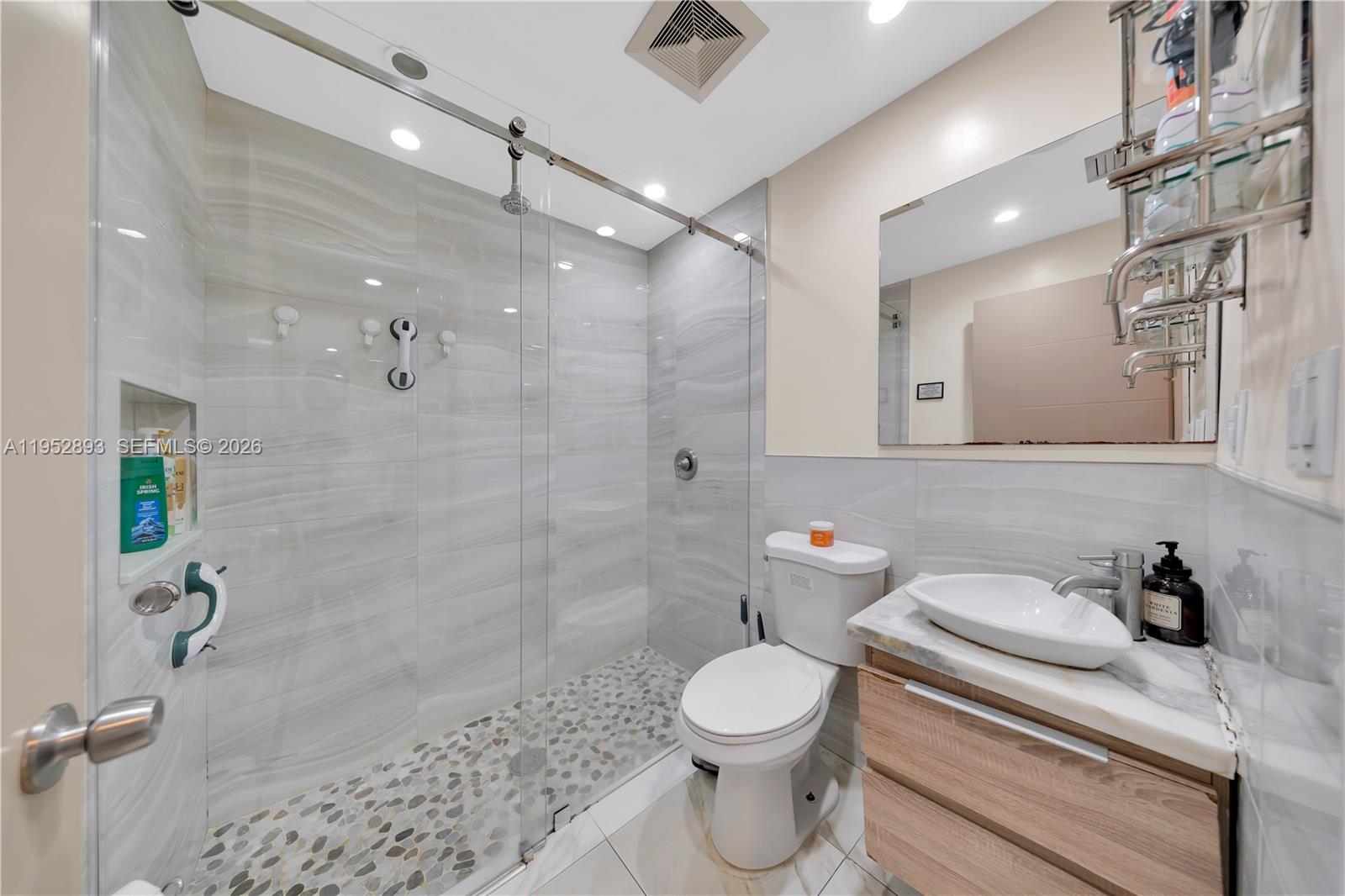 6TH ADDN TO HIALEAH - Residential Income