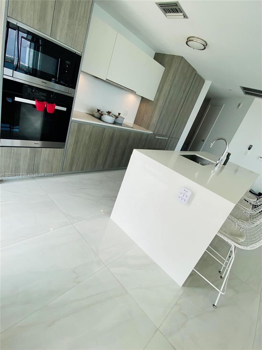 BISCAYNE BEACH CONDO - Residential