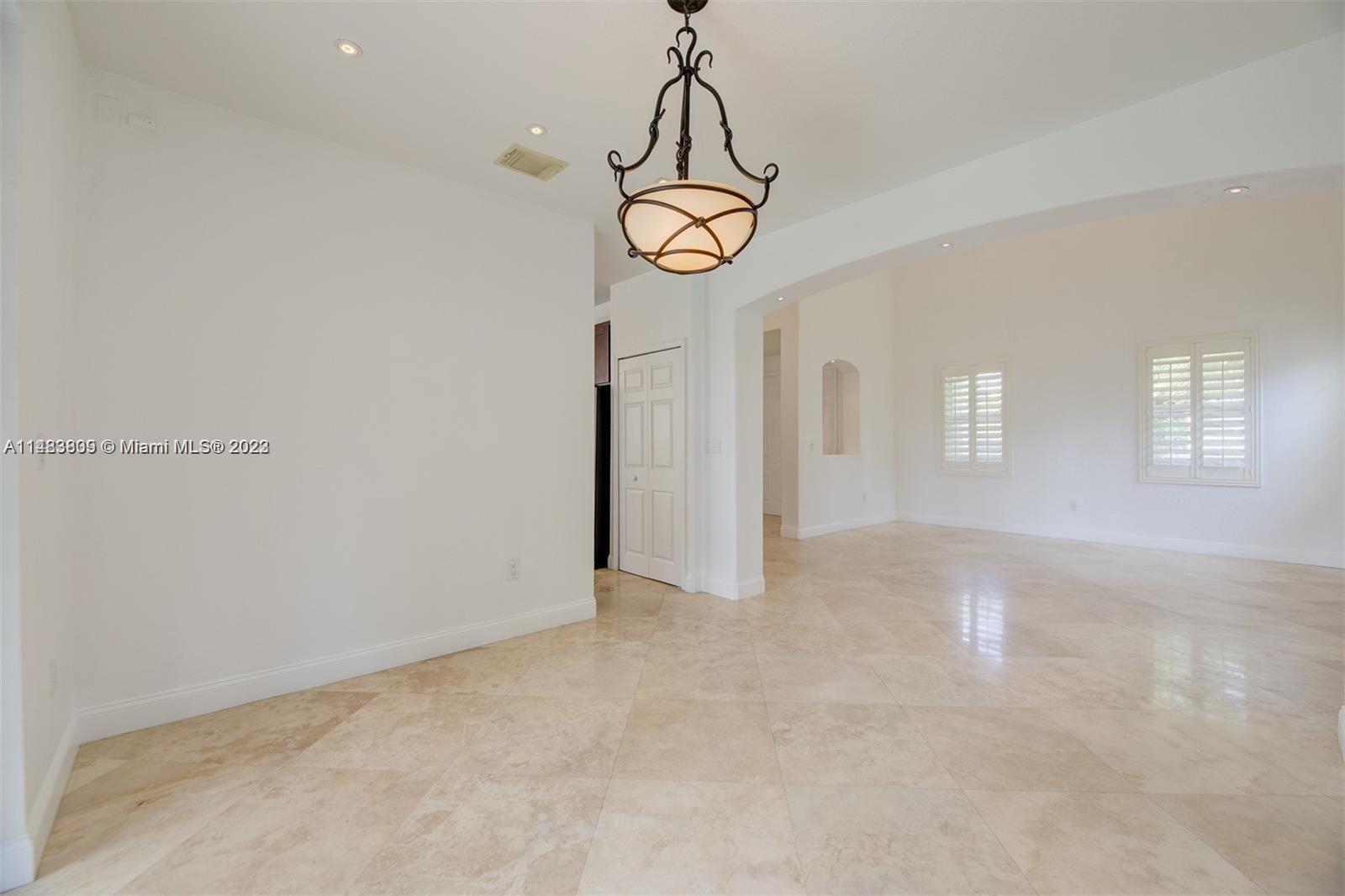 KENDALL BREEZE - Residential Lease