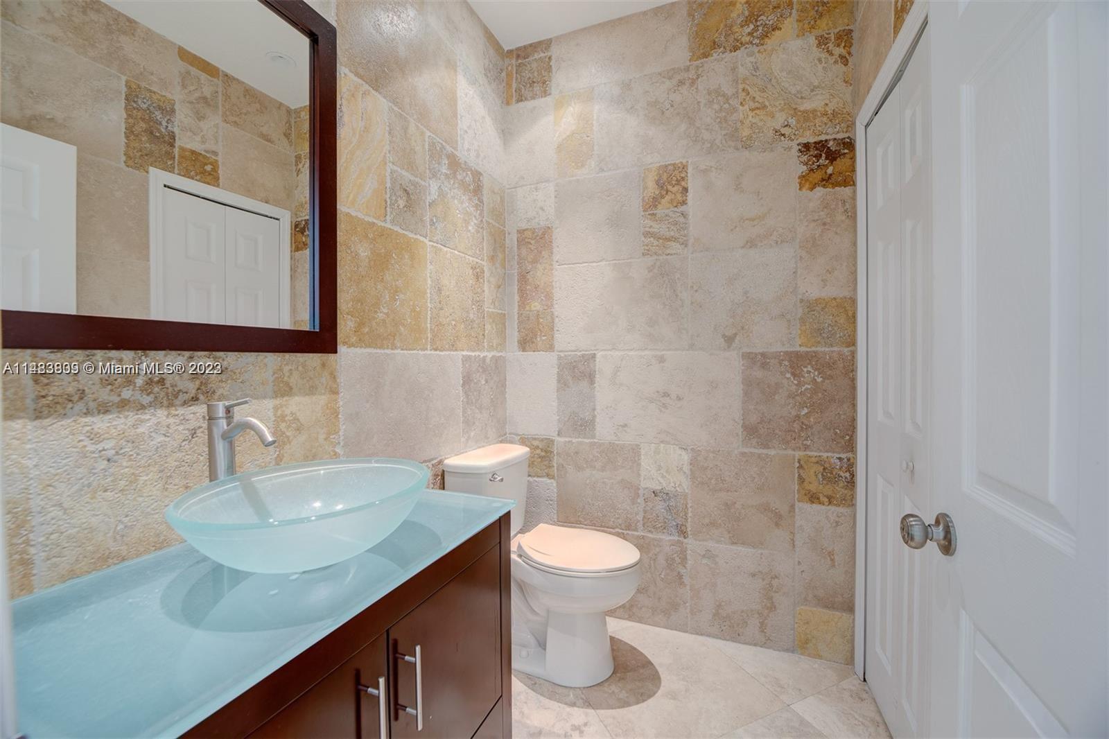 KENDALL BREEZE - Residential Lease