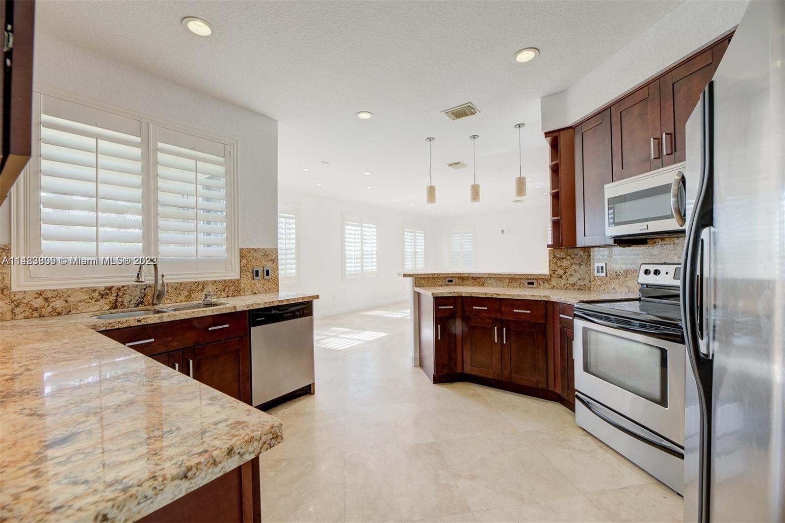 KENDALL BREEZE - Residential Lease