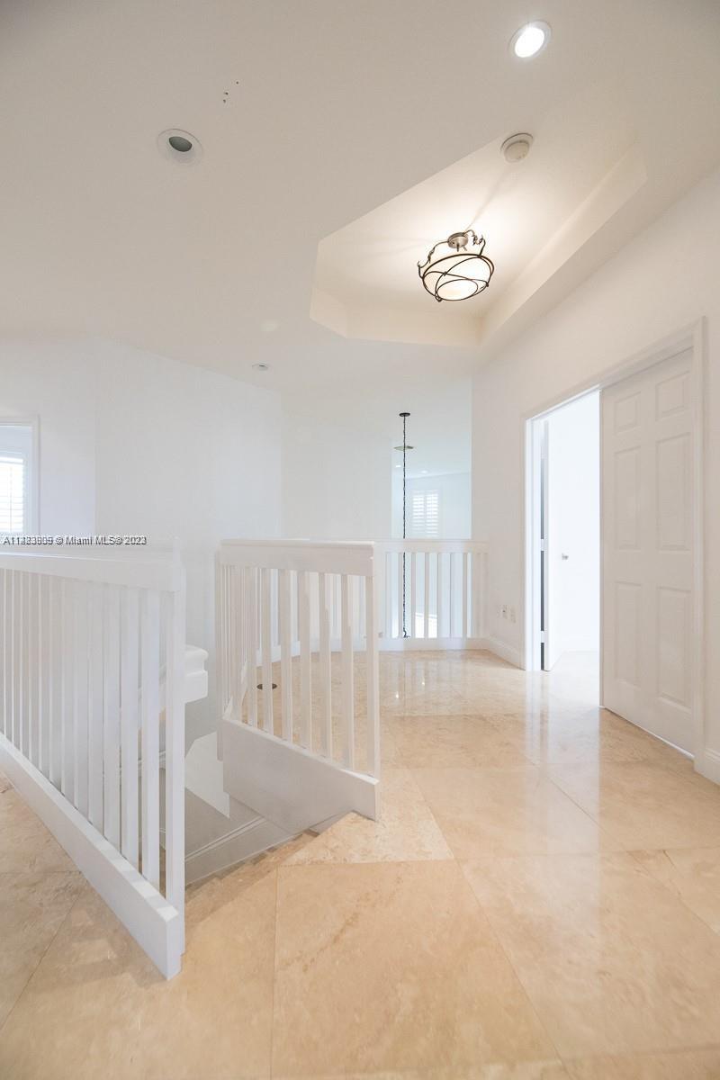 KENDALL BREEZE - Residential Lease