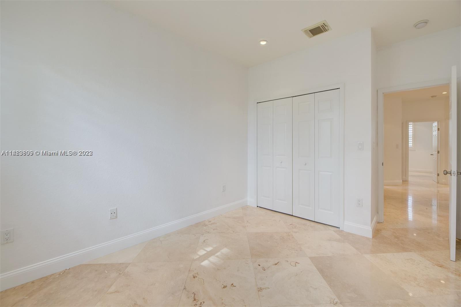 KENDALL BREEZE - Residential Lease