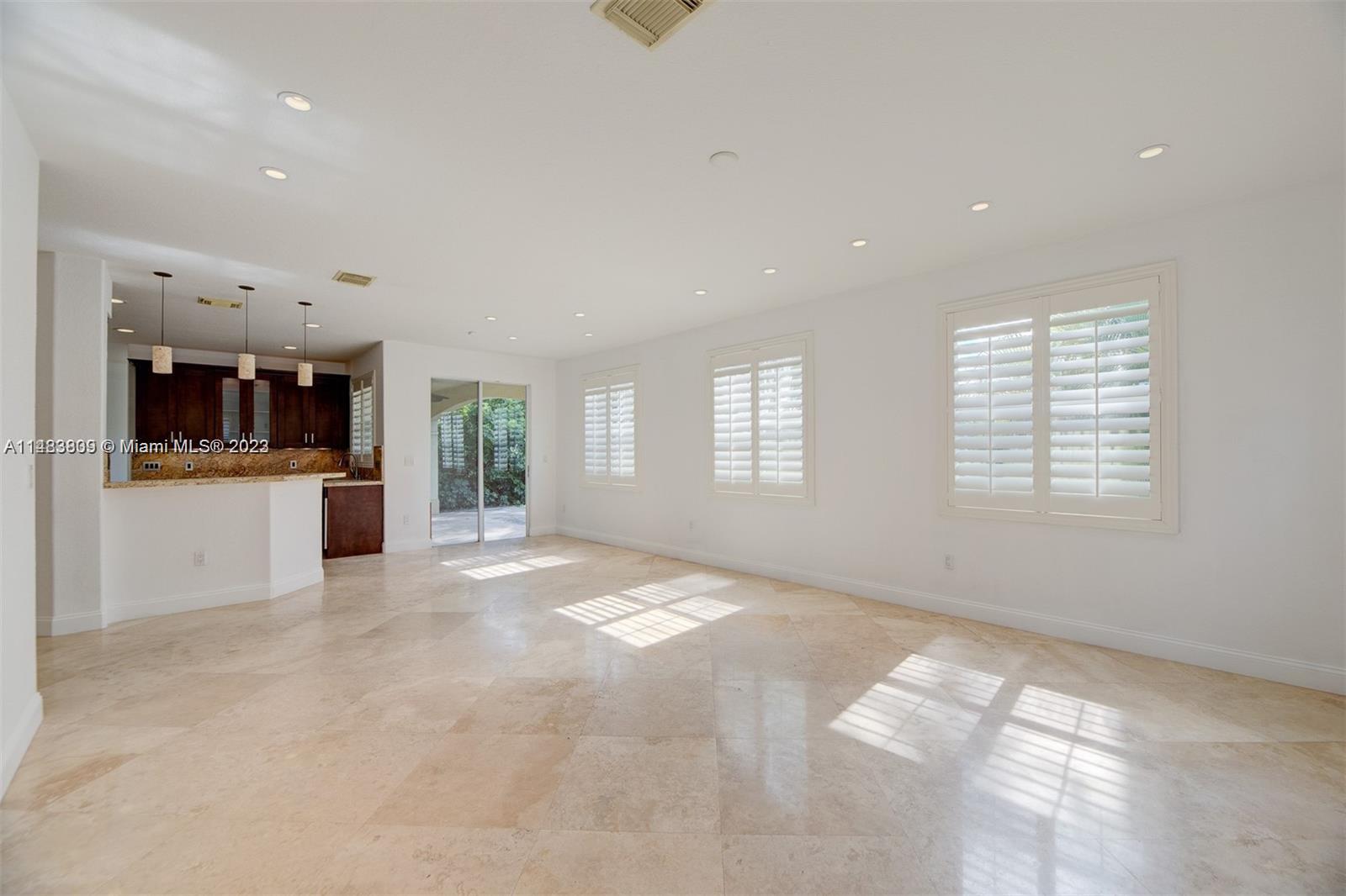 KENDALL BREEZE - Residential Lease