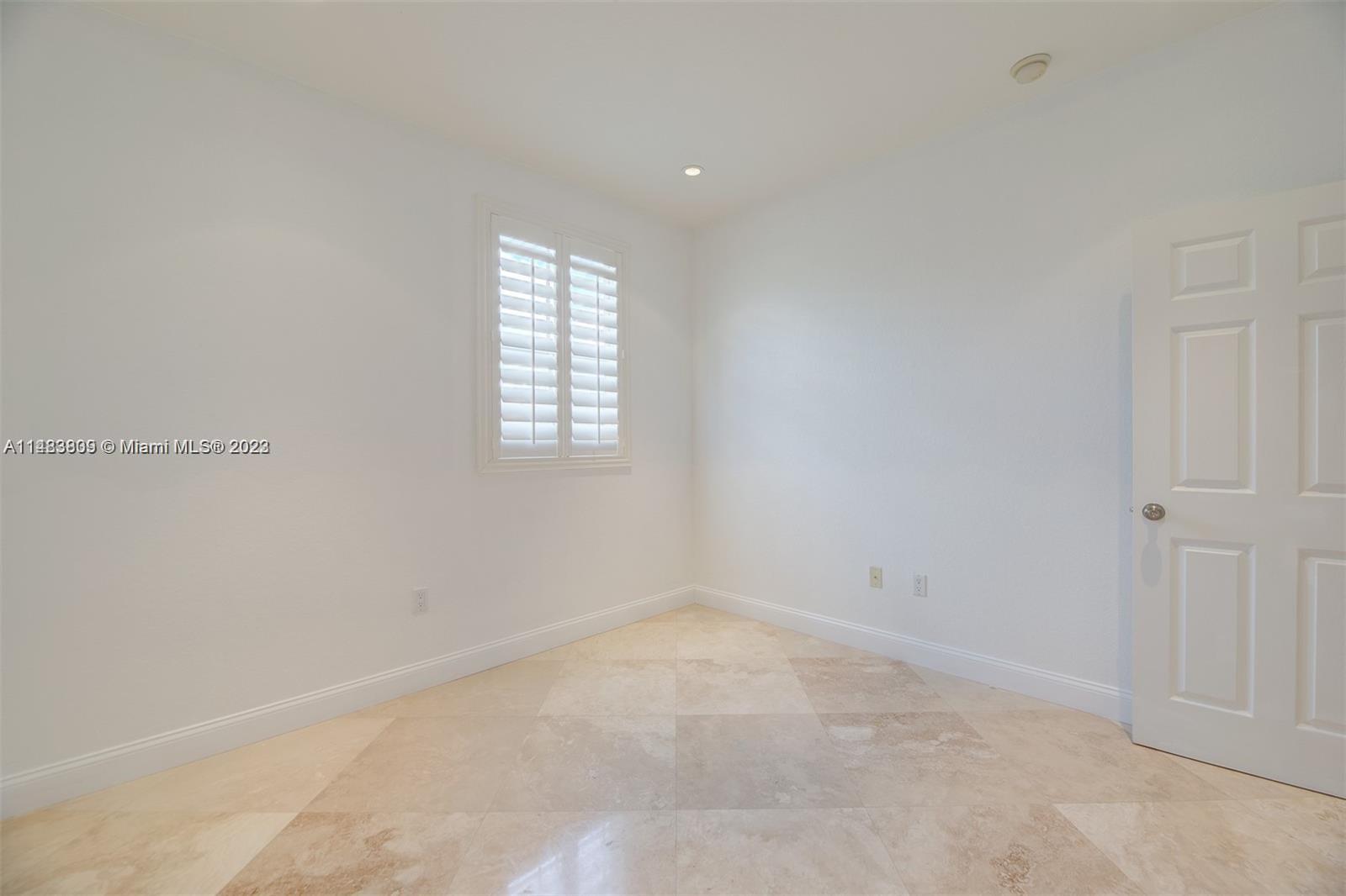 KENDALL BREEZE - Residential Lease