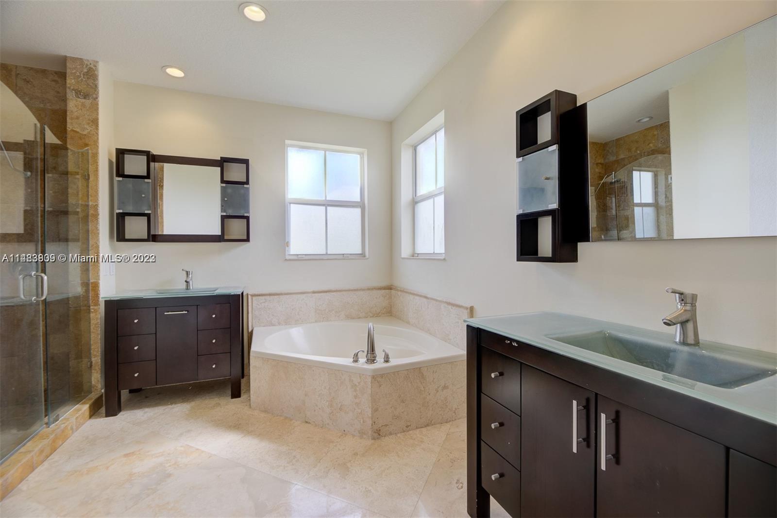 KENDALL BREEZE - Residential Lease