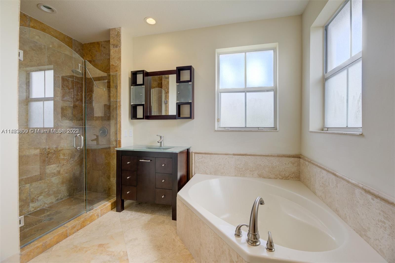 KENDALL BREEZE - Residential Lease