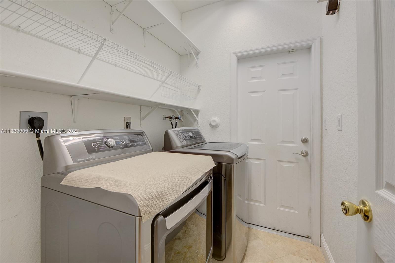 KENDALL BREEZE - Residential Lease