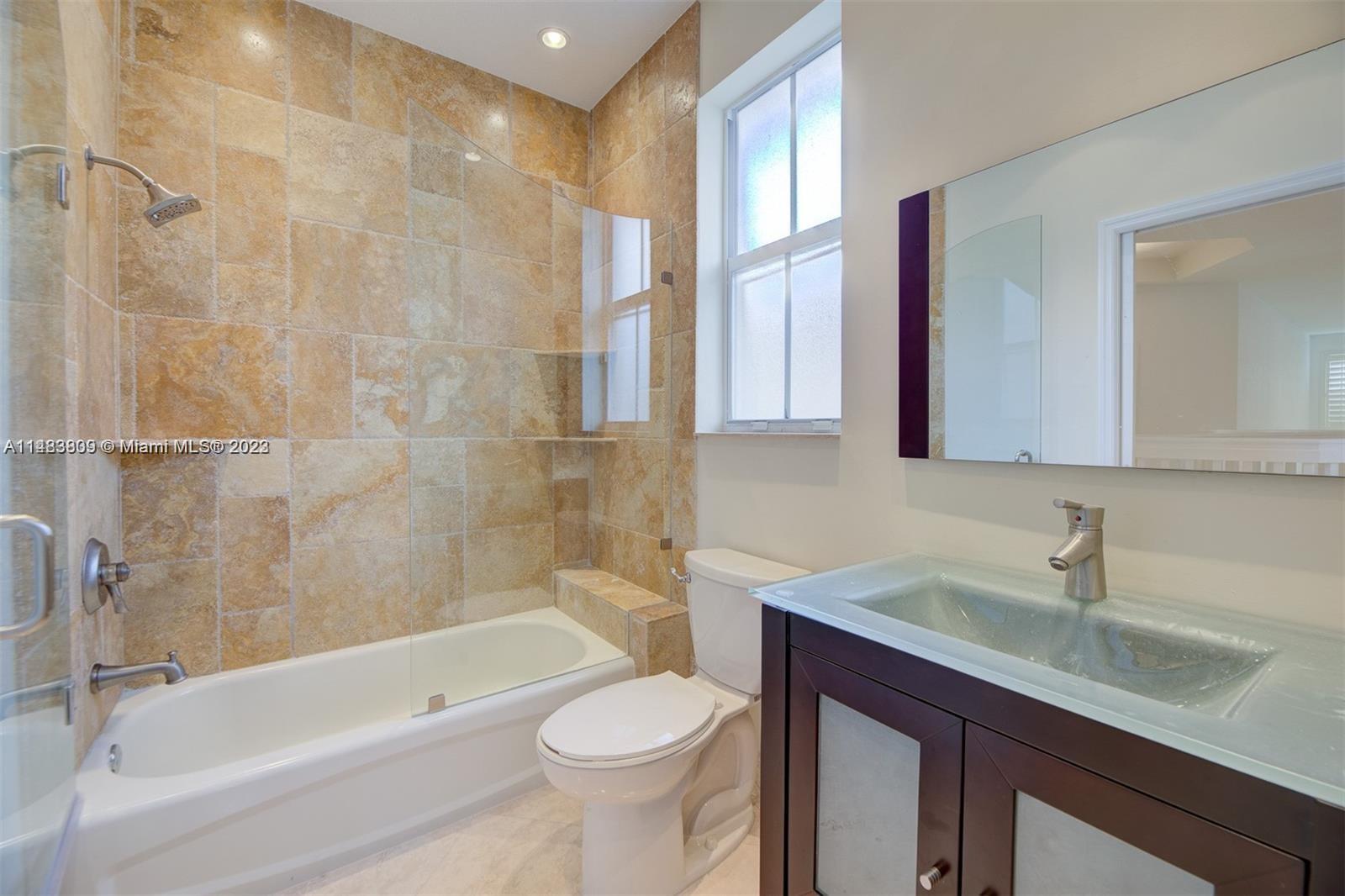 KENDALL BREEZE - Residential Lease