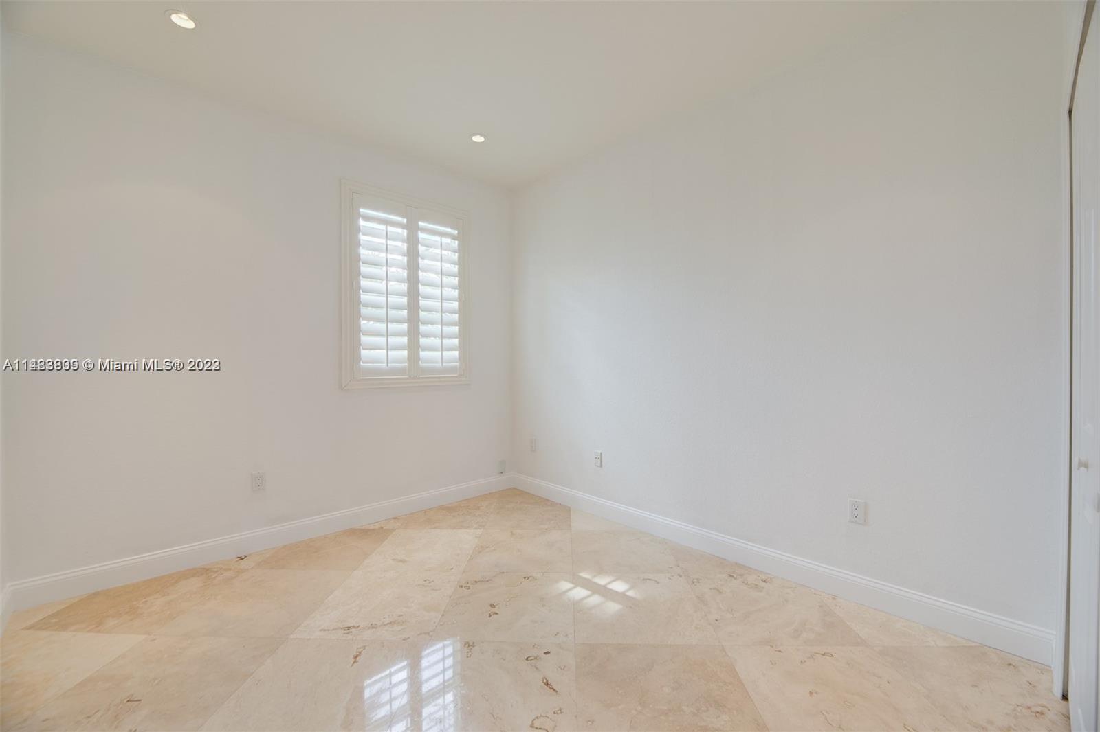 KENDALL BREEZE - Residential Lease