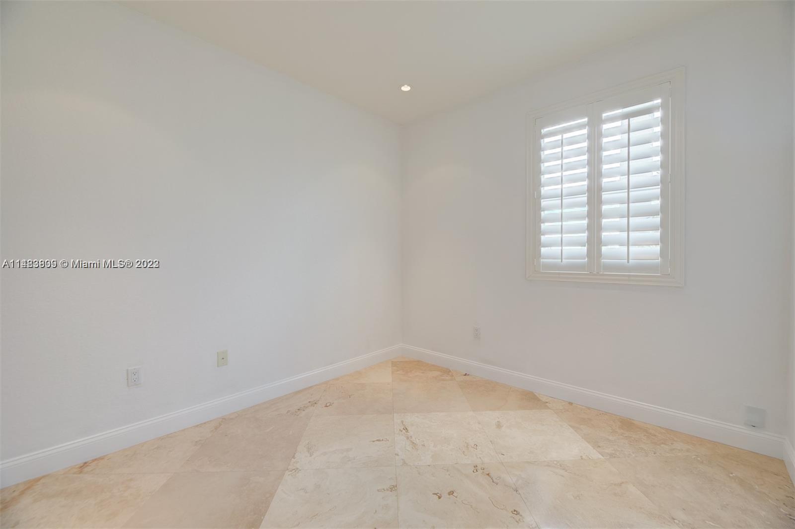 KENDALL BREEZE - Residential Lease