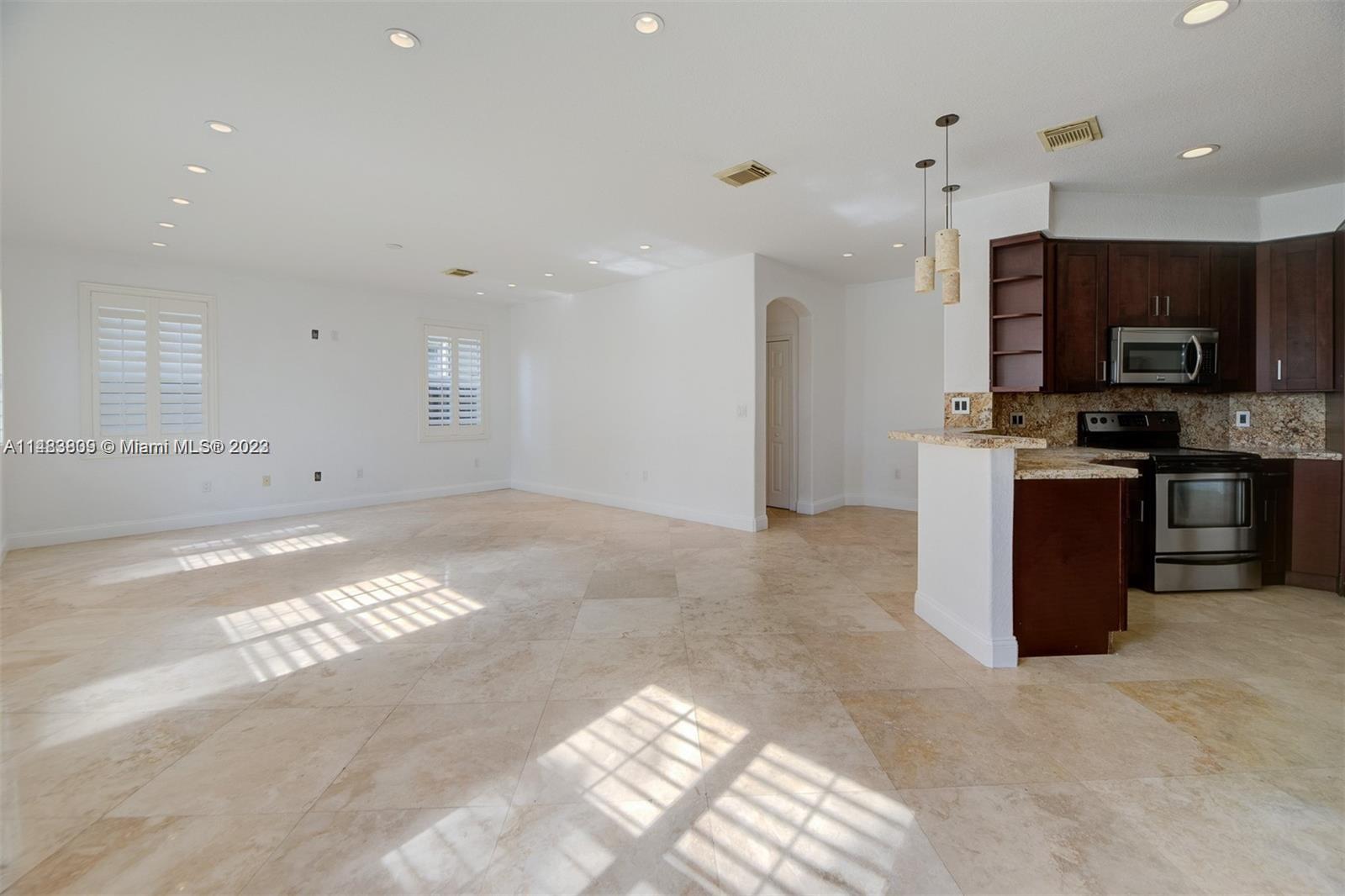 KENDALL BREEZE - Residential Lease