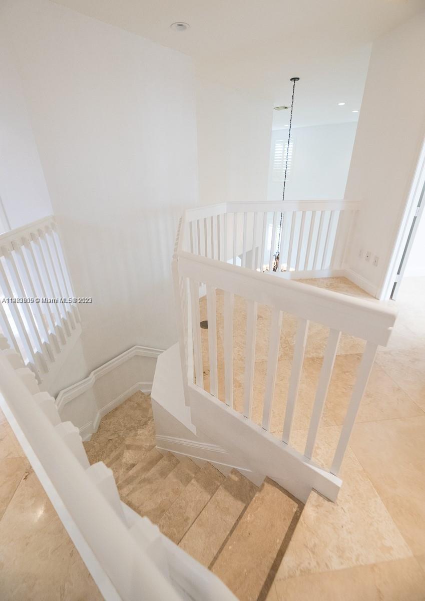 KENDALL BREEZE - Residential Lease